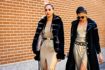 matching looks, furry jacket, black coat, black trench, buttoned trench, beige dress, midi dress, open cut dress, black adidas sweat, leather belt, big earrings, loop earrings, braided hair, fashion week, frenchystyle, FW, jonathan paciullo, street style, MFW, MILAN, FALL WINTER 2022_2023, AUTUMN WINTER 2022-2023, FW 22-23, horizontal, atmosphere details