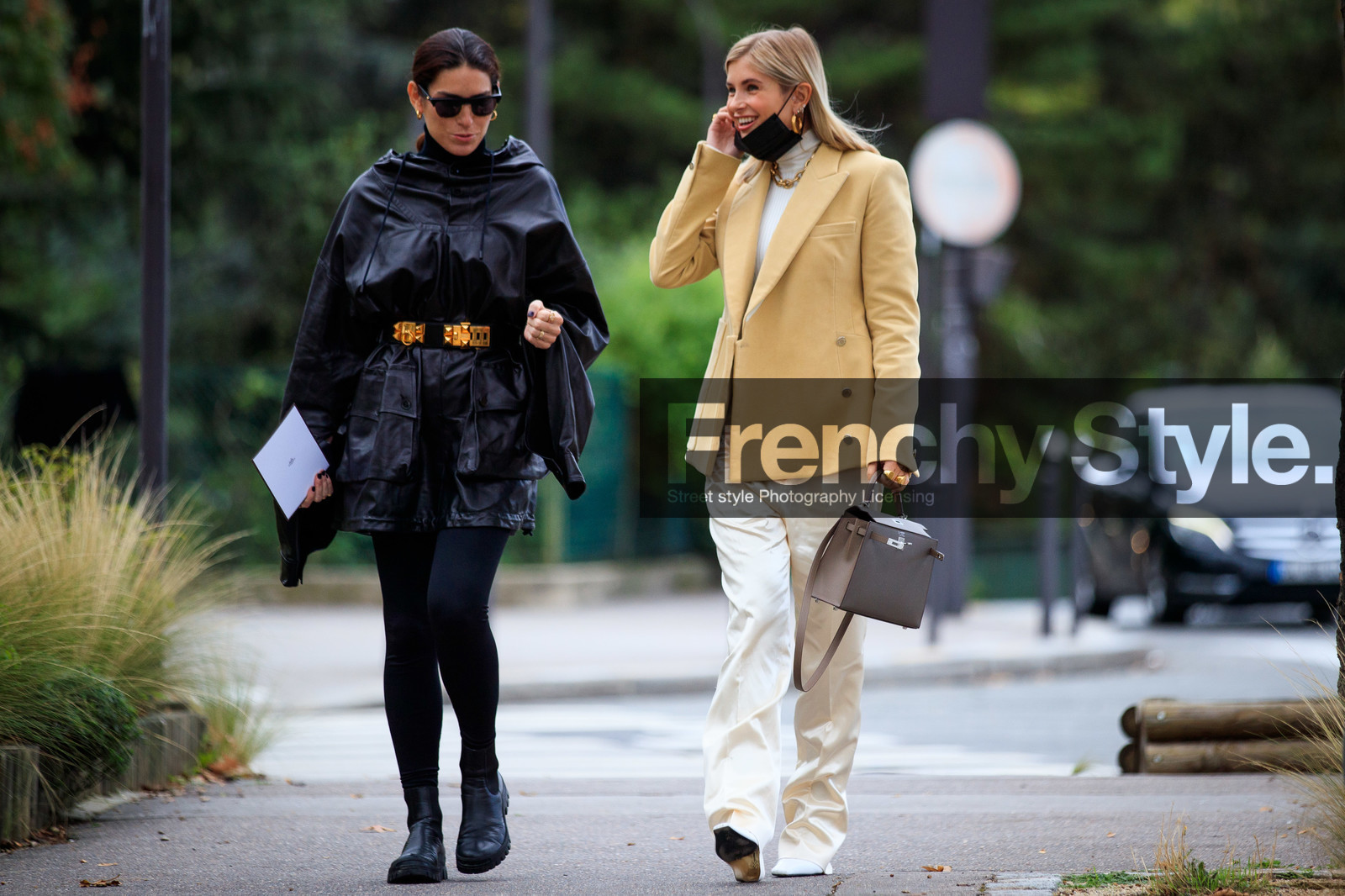 xenia adonts, deborah reyner sebag, light yellow jacket, beige jacket, white pullover, white pants, satin pants, turtleneck pullover, loose pants, hermes jacket, golden necklace, golden earrings, golden ring, big chain necklace, brown leather bag, hermes bag, kelly hermes bag, white total look, beige total look, black leather jacket, black leather hoodie, hoodie, hoodie coat, leather hoodie, black legging, black leather boots, black sunglasses, black leather belt, black total look, studs belt, golden belt, big belt, belted jacket, belted hoodie, flat boots, chelsea boots, hermes belt, hoop earrings, oversize sleeves, fashion week, frenchystyle, FW, jonathan paciullo, street style, PFW, PARIS, SPRING SUMMER 2021, SS 21, horizontal, atmosphere details, full length