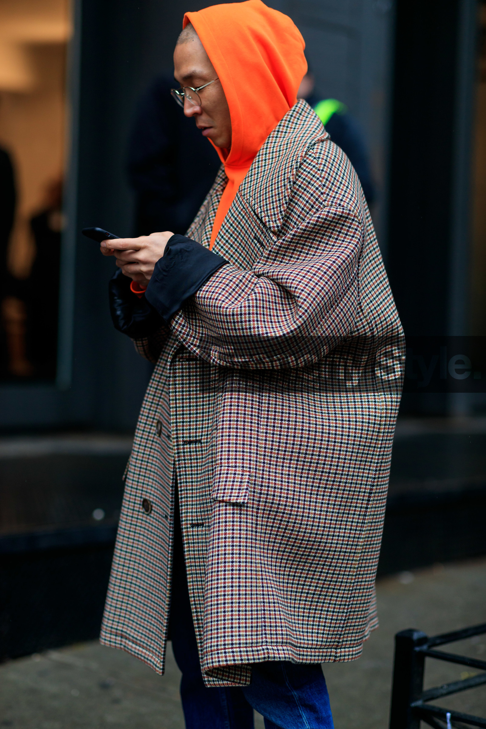 orange hoodie, checked coat, red coat, beige coat, navy blue coat, houndstooth printed coat, fashion week, frenchystyle, FW, jonathan paciullo, street style, NYFW, NEW YORK, AUTUMN WINTER 2020-2021, FALL WINTER 2020-2021, FW 20-21, vertical, detail, atmosphere details