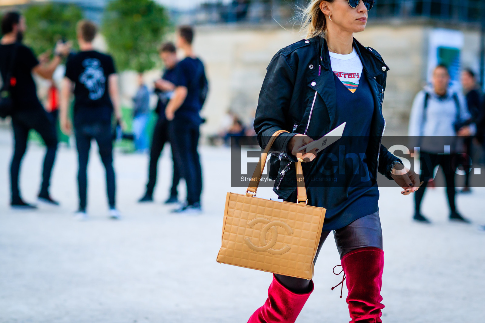 atmosphere details, beige bag, black jacket, black perfecto, black sweater, chanel, detail, fashion week, frenchystyle, FW, high boots, horizontal, jonathan paciullo, leather bag, leather jacket, leather perfecto, PARIS, PFW, red boots, SPRING SUMMER 2017, SS 17, street style, suede shoes, sunglasses, velvet