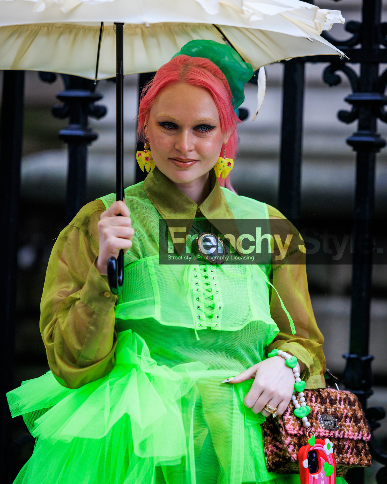 jonathan paciullo, FW, frenchystyle, fashion week, street style, vertical, detail, atmosphere details, NYFW, NEW YORK, SPRING SUMMER 2024, SS 24