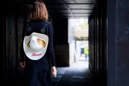 atmosphere details, black dress, black sweater, detail, fashion week, frenchystyle, FW, golden details, horizontal, jonathan paciullo, LFW, loewe, LONDON, printed hat, SPRING SUMMER 2018, SS 18, street style, white hat