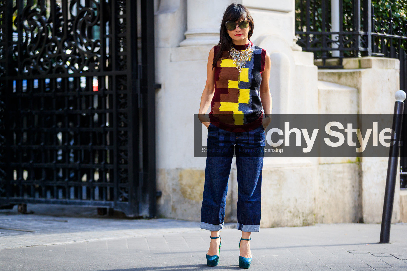 blue denim, brown sweater, checked, denim pants, graphic sweater, green shoes, high heels, jeans, leather shoes, necklace, plaid, printed sweater, sunglasses, trousers, vest, street style, jonathan paciullo, FW, frenchystyle, fashion week, PFW, PARIS, AUTUMN WINTER 2018-2019, FALL WINTER 2018-2019, FW 18-19, horizontal, atmosphere details, full length, Samar Seraqui De Buttafoco