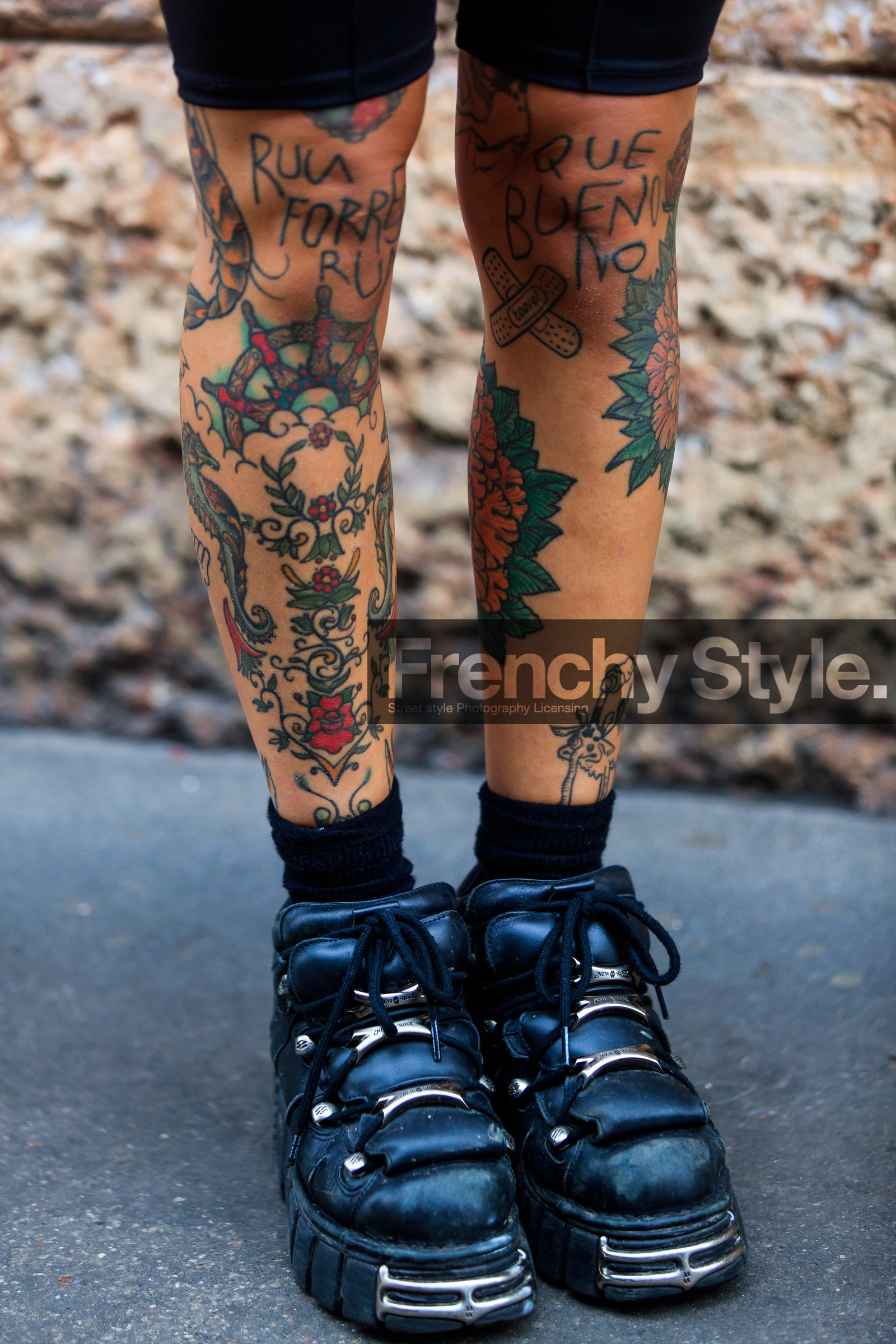 tatoo, tatoo all over, big sole boots, black leather boots, laced boots, metalic boots, black socks, close up detail, shoes detail, street style, jonathan paciullo, FW, frenchystyle, fashion week, MFW, MILAN, SPRING SUMMER 2021, SS 21, vertical, detail