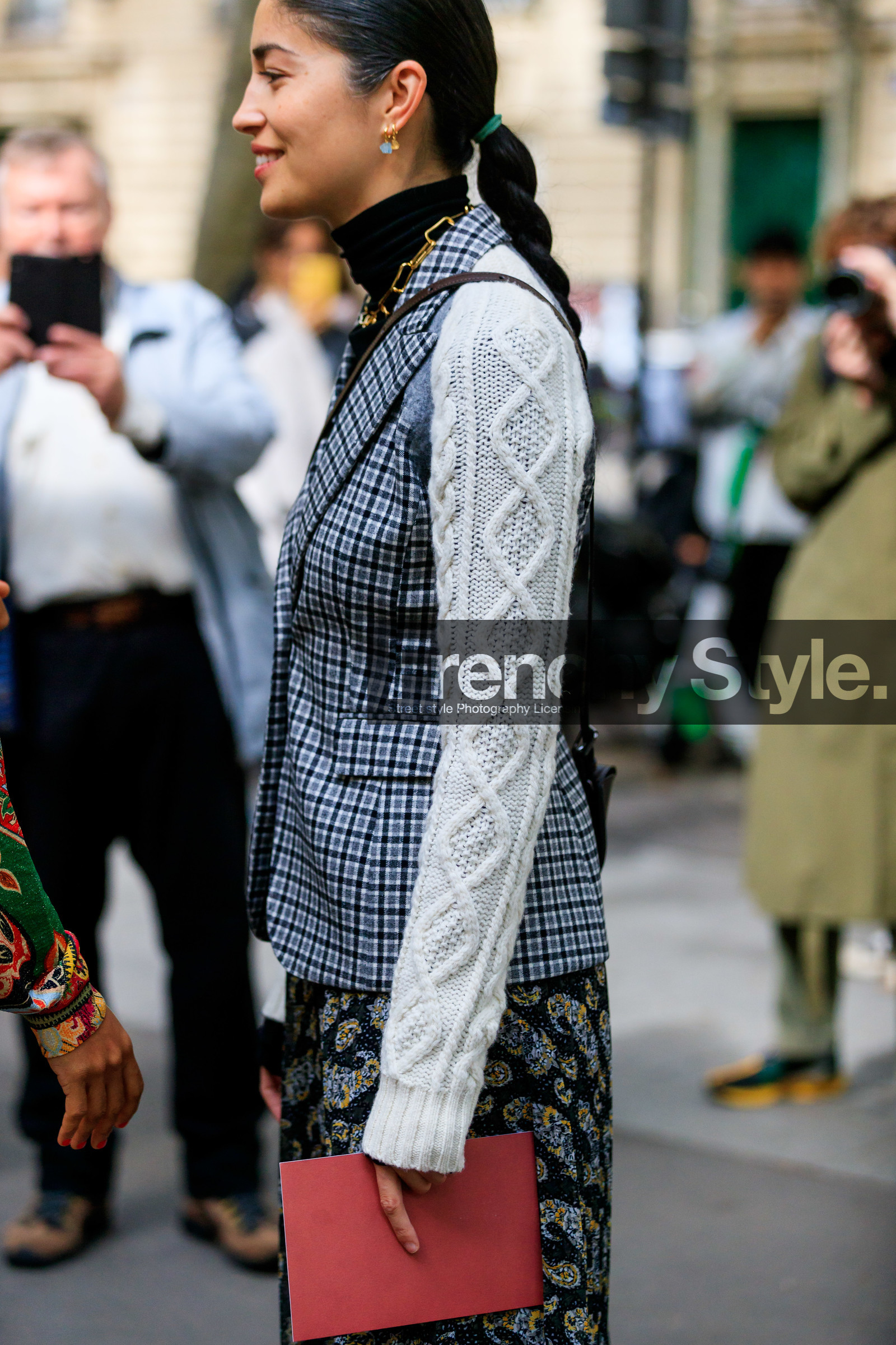 caroline issa, white pullover, checked jacket, grey jacket, sleeveless jacket, black pullover, turtleneck pullover, cachemere printed skirt, fashion week, frenchystyle, FW, jonathan paciullo, street style, SPRING SUMMER 2020, SS 20, PFW, PARIS, vertical, atmosphere details, detail