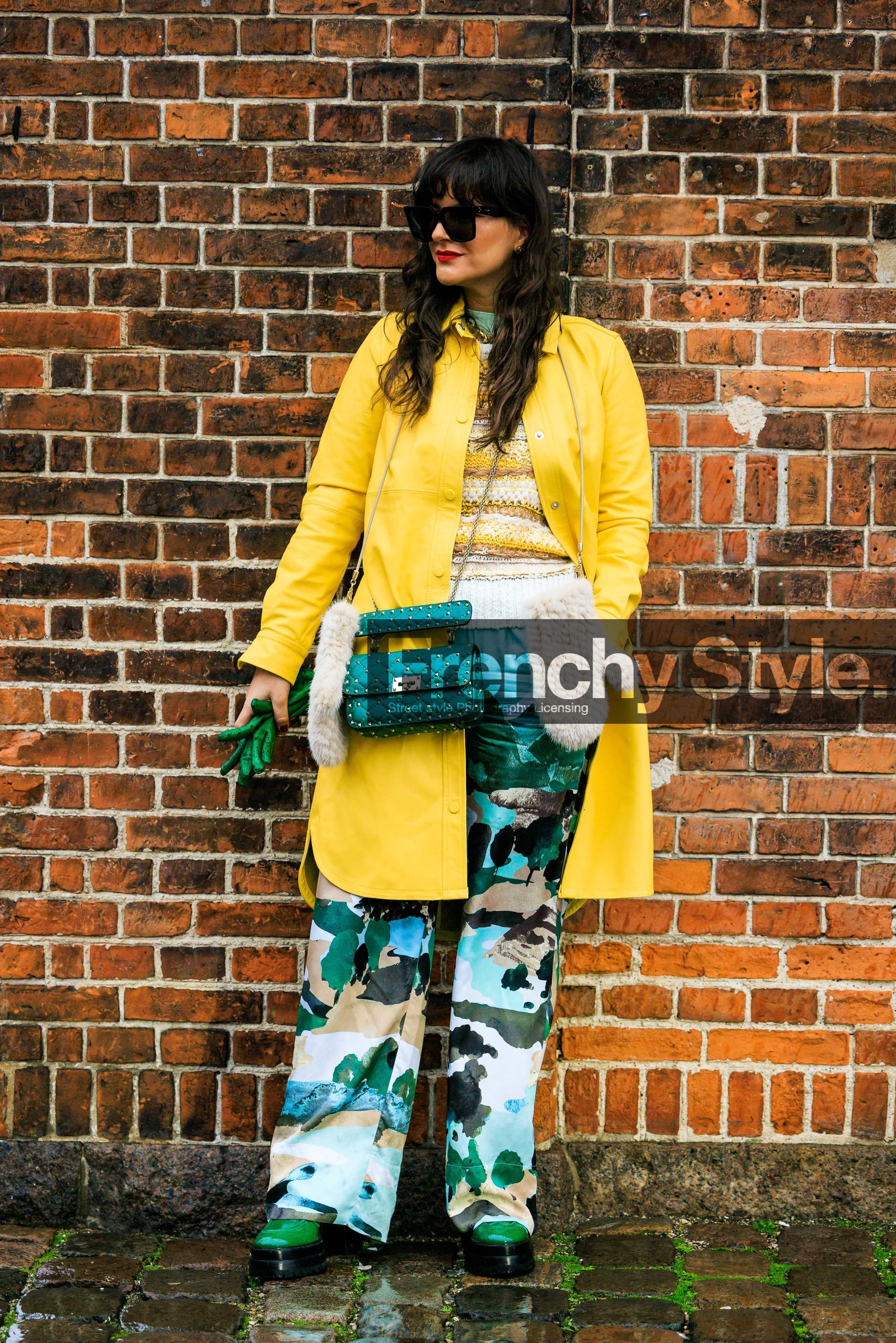 yellow trench, valentino bag, studded bag, crossbody bag, stripes jumper, knitted jumper, multicolor jumper, fluffy gloves, knitted gloves, white gloves, multicolor jumper, black sunglasses, red lips, green boots, platform boots, printed pants, multicolor pants, blue trousers, fashion week, frenchystyle, FW, jonathan paciullo, street style, CPH, COPENHAGEN, AUTUMN WINTER 2022-2023, FALL WINTER 2022-2023, FW 22-23, vertical, full length
