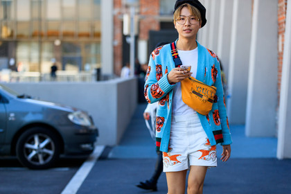 atmosphere details, beret, black hat, blue cardigan, detail, embroidered sweater, fanny pack, fashion week, floral, flowers, frenchystyle, FW, graphic bag, gucci, horizontal, jonathan paciullo, leather bag, MFW, MILAN, orange bag, printed bag, printed shorts, printed sweater, SPRING SUMMER 2018, SS 18, street style, sunglasses, white shorts, white t shirt