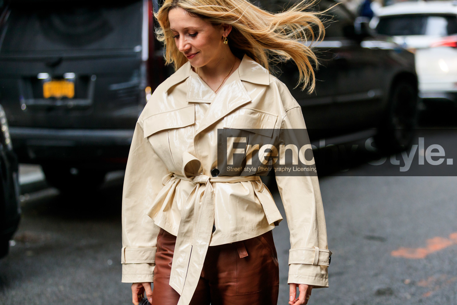 light beige jacket, vinyl jacket, belted jacket, brown leather pants, fashion week, frenchystyle, FW, jonathan paciullo, street style, AUTUMN WINTER 2020-2021, FALL WINTER 2020-2021, FW 20-21, horizontal, atmosphere details, detail, NYFW, NEW YORK
