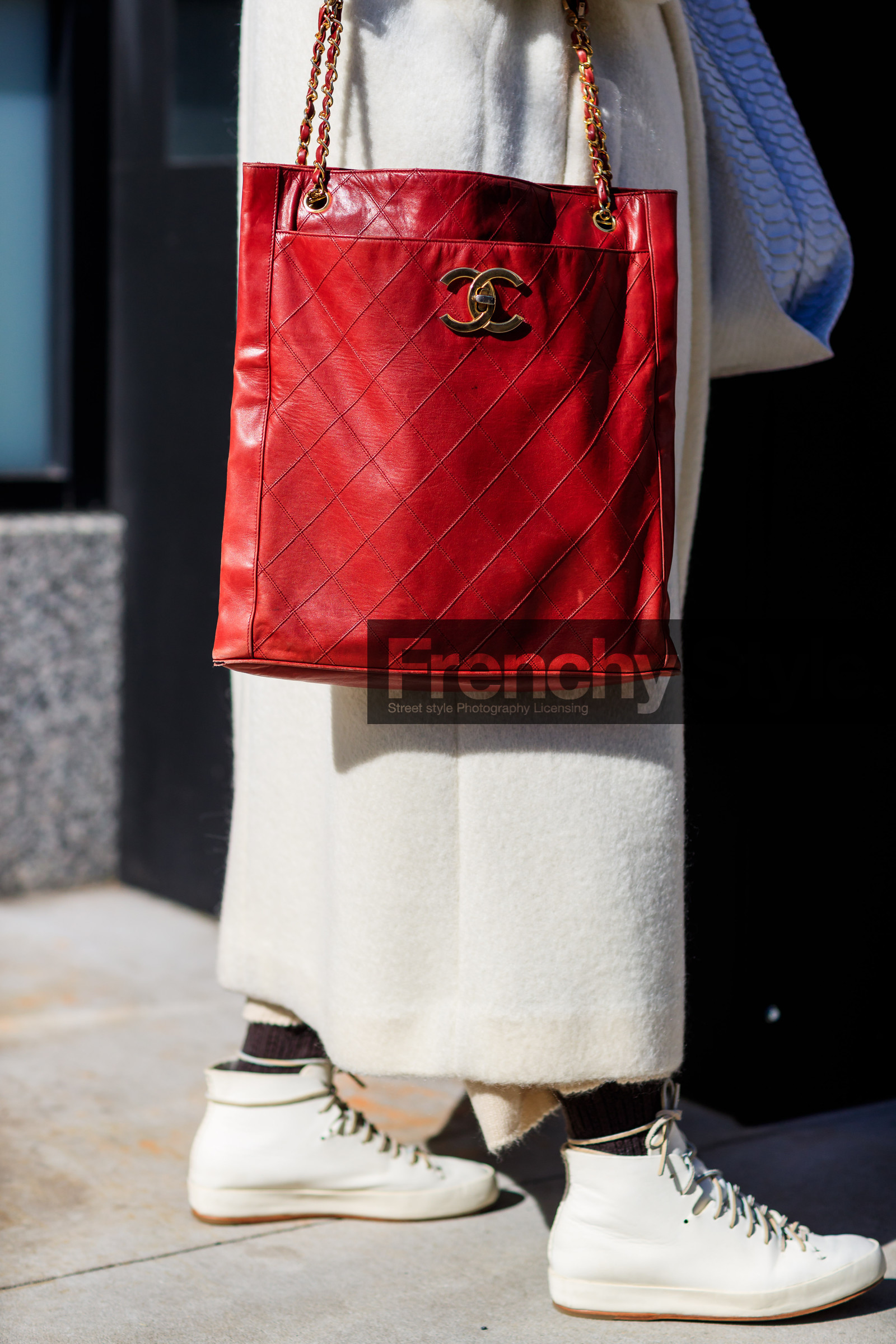 chanel handbag, leather bag, leather shoes, red bag, white coat, white shoes, street style, jonathan paciullo, FW, frenchystyle, fashion week, NYFW, NEW YORK, AUTUMN WINTER 2018-2019, AW 18-19, FALL WINTER 2018-2019, FW 18-19, vertical, atmosphere details, detail