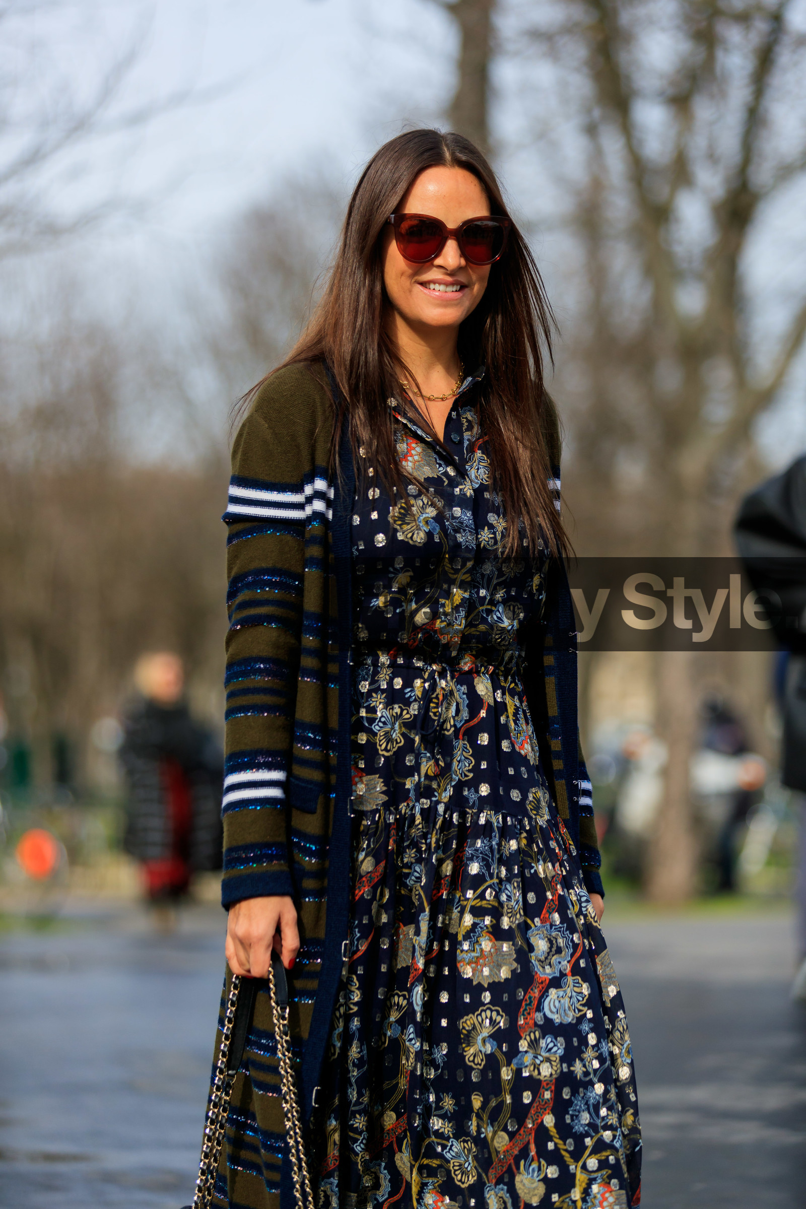 laure heriard dubreuil, kaki cardigan, navy blue cardigan, lurex cardigan, sequins cardigan, striped cardigan, floral printed dress, black dress, lurex dress, button dress, golden dress, polka dots dress, long dress, long cardigan, chanel cardigan, burgundy sunglasses, fashion week, frenchystyle, FW, jonathan paciullo, street style, PFW, PARIS, vertical, atmosphere details, detail