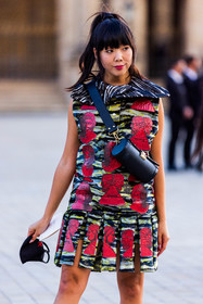 animal print, bag, black bag, black dress, crossbody bag, dress, louis vuitton bag, louis vuitton dress, print, red dress, Susie Lau, yellow dress, fashion week, frenchystyle, FW, jonathan paciullo, street style, PFW, PARIS, SPRING SUMMER 2022, SS 22, vertical, atmosphere details