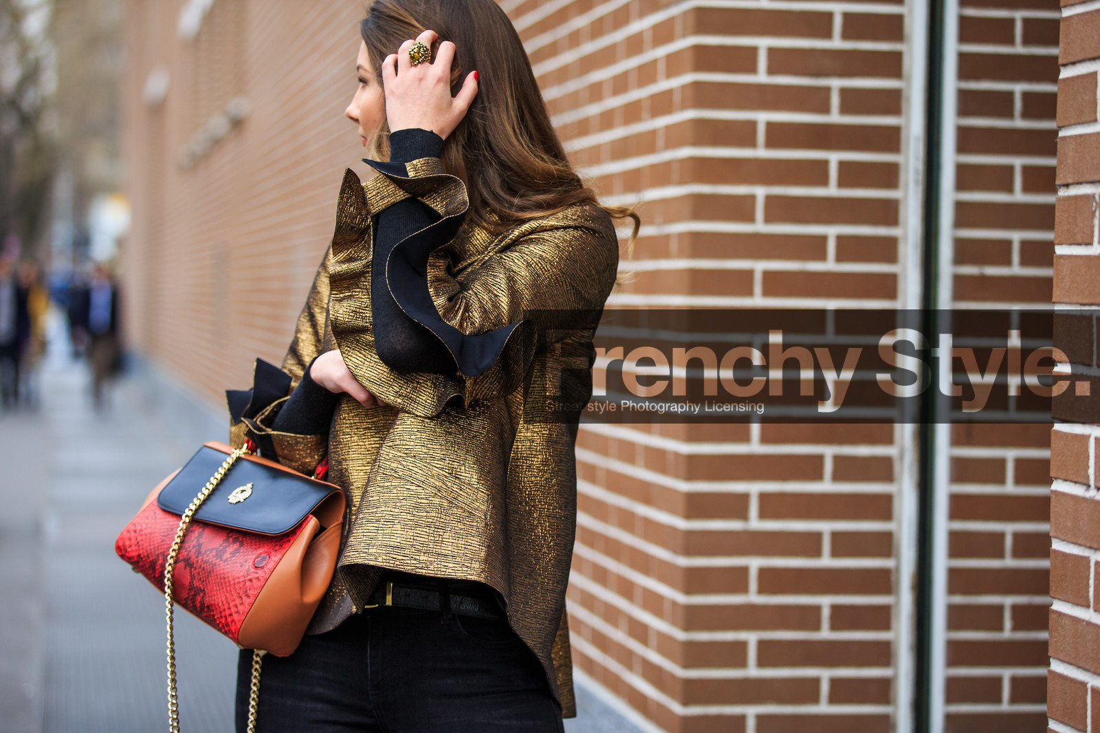 atmosphere details, AUTUMN WINTER 2016-2017, AW 16-17, black, bronze, brown, detail, FALL WINTER 2016-2017, fashion week, frenchystyle, FW, FW 16-17, gold, golden top, horizontal, jonathan paciullo, leather bag, LFW, LONDON, MENSWEAR, red, red bag, street style