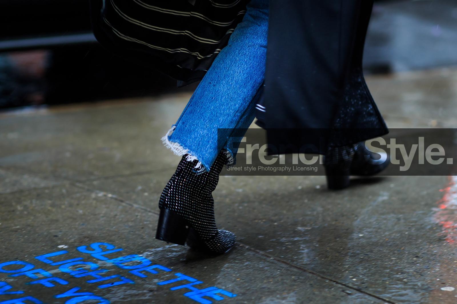 atmosphere details, AUTUMN WINTER 2016-2017, AW 16-17, black boots, blue denim, denim pants, detail, fashion week, frenchystyle, FW, FW 16-17, horizontal, jeans, jonathan paciullo, NEW YORK, NYFW, sequined boots, shiny boots, street style, trousers, woman