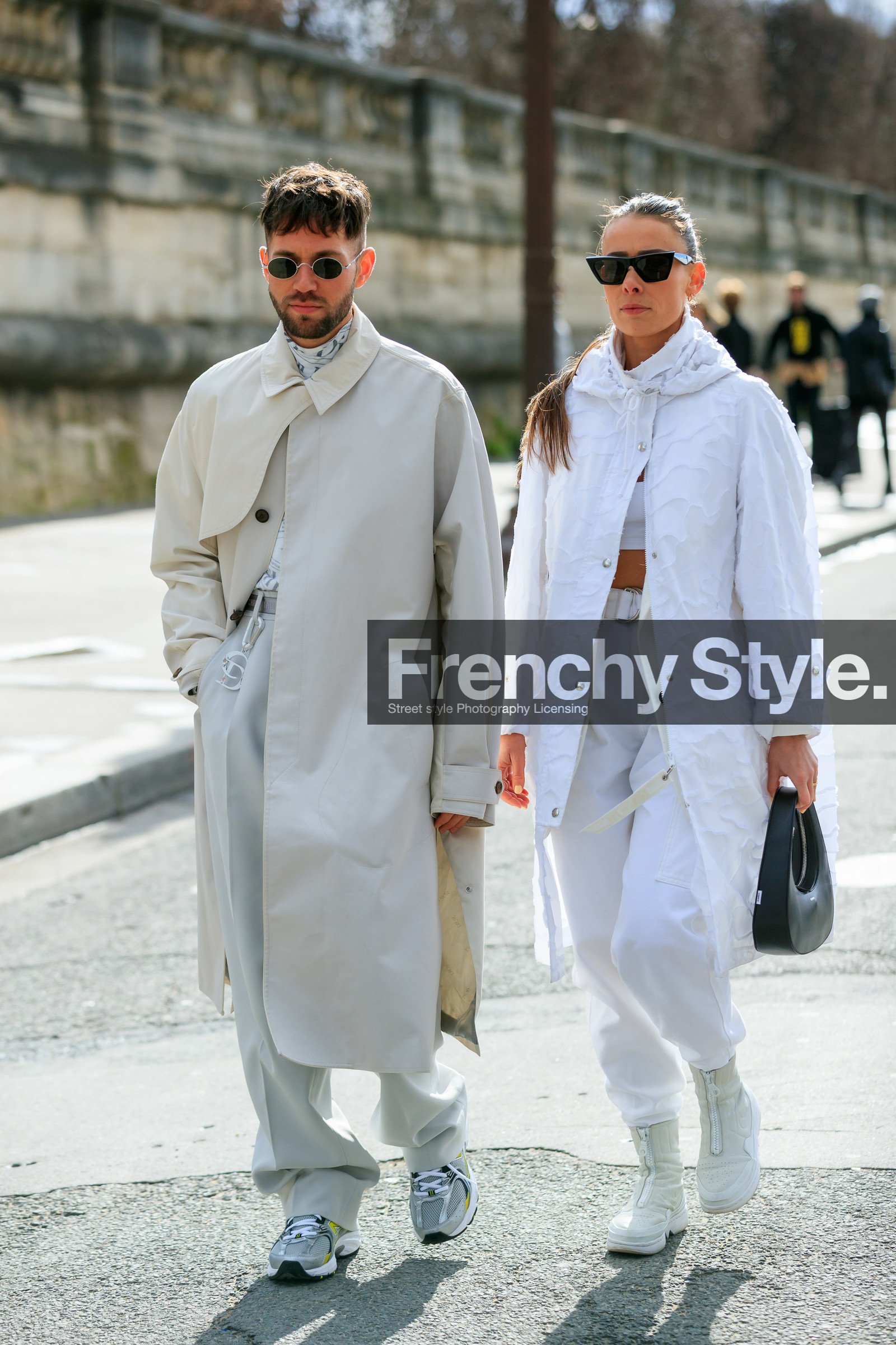 alice & j.s, JS roques, alice barbier, white trench coat, white top, light grey pants, silvered sneakers, white sneakers, metalic frame sunglasses, round shape sunglasses, small sunglasses, dior sunglasses, dior coat, dior pants, dior pin, dior total look, dior top, white coat, used coat, raincoat, white pants, white leather boots, white leather sneakers, zipped boots, flat boots, nike shoes, black leather bag, round shape bag, hand bag, celine sunglasses, futurist shape sunglasses, black sunglasses, butterfly sunglasses, cropped top, turtleneck top, fashion week, frenchystyle, FW, jonathan paciullo, street style, PFW, PARIS, AUTUMN WINTER 2020-2021, FALL WINTER 2020-2021, FW 20-21, vertical, full length