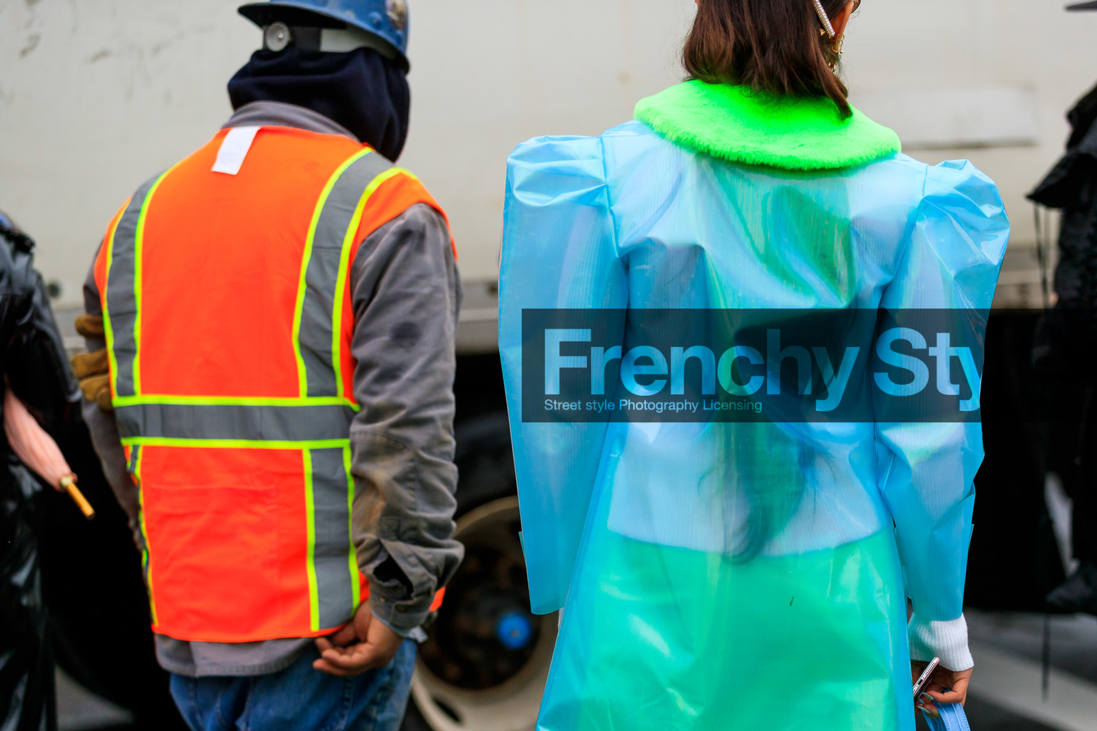 blue coat, green fur, street style, jonathan paciullo, frenchystyle, NYFW, NEW YORK, AUTUMN WINTER 2019-2020, AW 19-20, FALL WINTER 2019-2020, FW 19-20, fashion week, FW, atmosphere details, horizontal, detail
