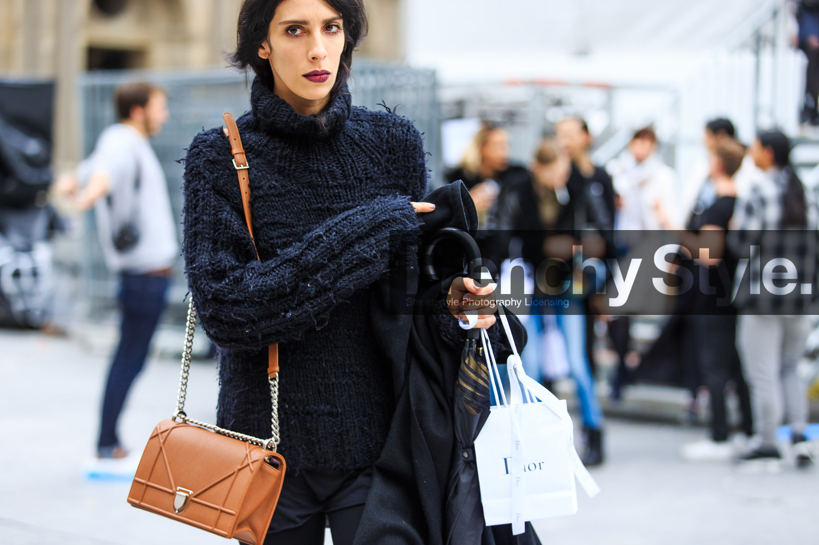 atmosphere details, AUTUMN WINTER 2016-2017, AW 16-17, black knit, black pants, black sweater, black turtleneck, brown bag, camel bag, christian dior, dark lips, detail, FALL WINTER 2016-2017, fashion week, frenchystyle, FW, FW 16-17, horizontal, jamie bochert, jonathan paciullo, leather bag, model, PARIS, PFW, street style, trousers