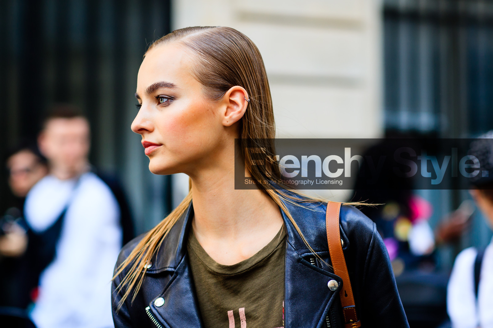 atmosphere details, black jacket, black perfecto, detail, fashion week, frenchystyle, FW, green top, horizontal, jonathan paciullo, leather jacket, leather perfecto, maartje verhoef, model, PARIS, PFW, portrait, printed t shirt, pulled back hair, SPRING SUMMER 2017, SS 17, street style, wet hair