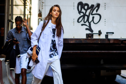 atmosphere details, camille hurel, detail, fashion week, frenchystyle, FW, horizontal, jonathan paciullo, leather bag, model, NEW YORK, NYFW, printed t shirt, SPRING SUMMER 2018, SS 18, street style, trousers, white jacket, white pants, white t shirt