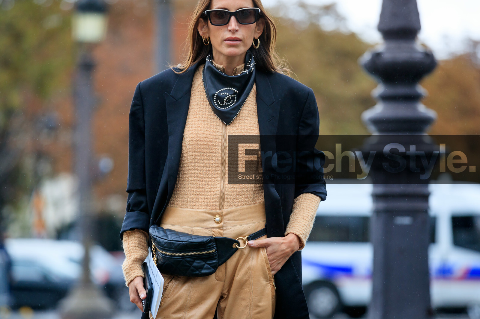 chloe loulou de saison, chanel bag, chanel belt, chanel sunglasses, chanel total look, chanel pants, chanel scarf, chanel cardigan, belt bag, black jacket, black scarf, zipped cardigan, tweed jacket, tweed cardigan, beige leather pants, black leather bag, black leather belt, quilted bag, quilted belt, leather scarf, PARIS, PFW, SPRING SUMMER 2020, SS 20, fashion week, frenchystyle, FW, jonathan paciullo, street style, horizontal, atmosphere details, detail