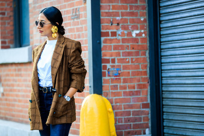 atmosphere details, blazer, blue denim, brown jacket, checked jacket, denim pants, detail, earrings, fashion week, frenchystyle, FW, golden jewelry, graphic jacket, horizontal, jeans, jonathan paciullo, nausheen shah, NEW YORK, NYFW, plaid, printed jacket, SPRING SUMMER 2018, SS 18, street style, sunglasses, trousers, white t shirt