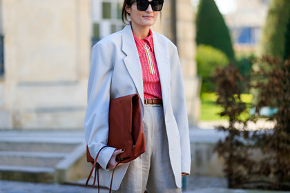 beige jacket, beige pants, beige suit, blazer, leather bag, red bag, red sweater, sunglasses, trousers, PARIS, PFW, street style, jonathan paciullo, FW, frenchystyle, fashion week, AUTUMN WINTER 2019-2020, AW 19-20, FALL WINTER 2019-2020, FW 19-20, horizontal, atmosphere details, detail