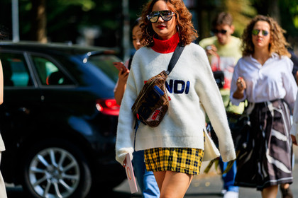 brown bag, checked, fanny pack, fendi, graphic bag, graphic skirt, leather bag, monogram, plaid, printed bag, printed skirt, sunglasses, tartan, white sweater, yellow skirt, street style, jonathan paciullo, FW, frenchystyle, fashion week, MFW, MILAN, SPRING SUMMER 2019, SS 19, atmosphere details, horizontal, detail