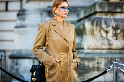 schiaparelli, golden trench, button details, golden buttons, golden earrings, face earrings, blue sunglasses, black handbag, chain bag, golden chain bag, leather bag, schiaparelli bag, face bag, fashion week, frenchystyle, FW, jonathan paciullo, street style, PARIS, PFW, SPRING SUMMER 2022, SS 22, atmosphere details, detail, horizontal