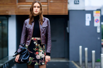 atmosphere details, AUTUMN WINTER 2017-2018, AW 17-18, black bag, black knit, black skirt, cropped top, detail, FALL WINTER 2017-2018, fashion week, fishnet, floral, flowers, frenchystyle, FW, FW 17-18, horizontal, jonathan paciullo, leather bag, leather jacket, MFW, MILAN, model, printed skirt, purple jacket, street style, tights