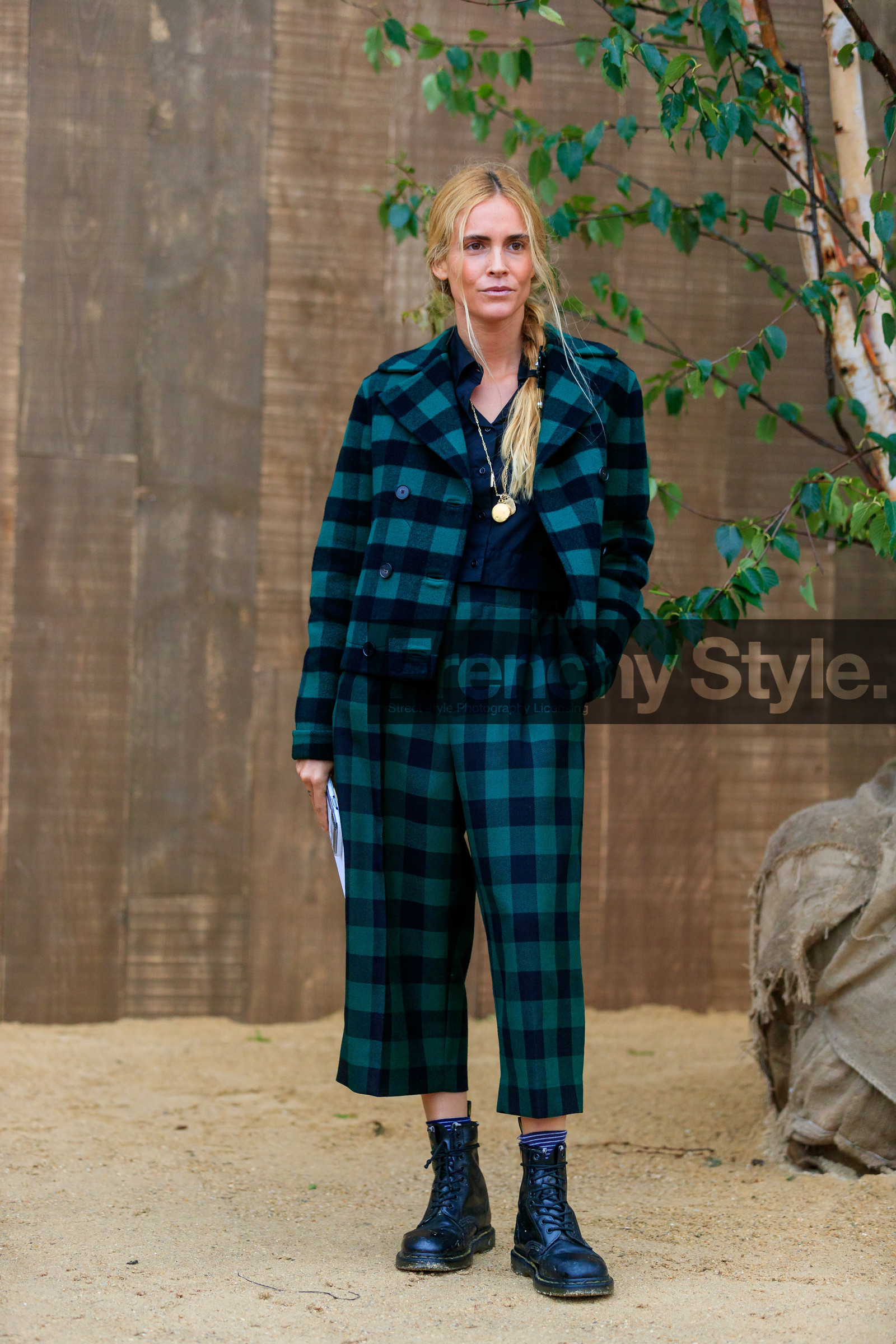 blanca miro scrimieri, checked jacket, checked pants, checked suits, green jacket, green pants, green suits, black jacket, black pants, black suits, black shirt, black leather boots, laced boots, doc marteens shoes, cropped pants, carrot pants, dior total look, fashion week, frenchystyle, FW, jonathan paciullo, street style, SPRING SUMMER 2020, SS 20, PFW, PARIS, vertical, full length