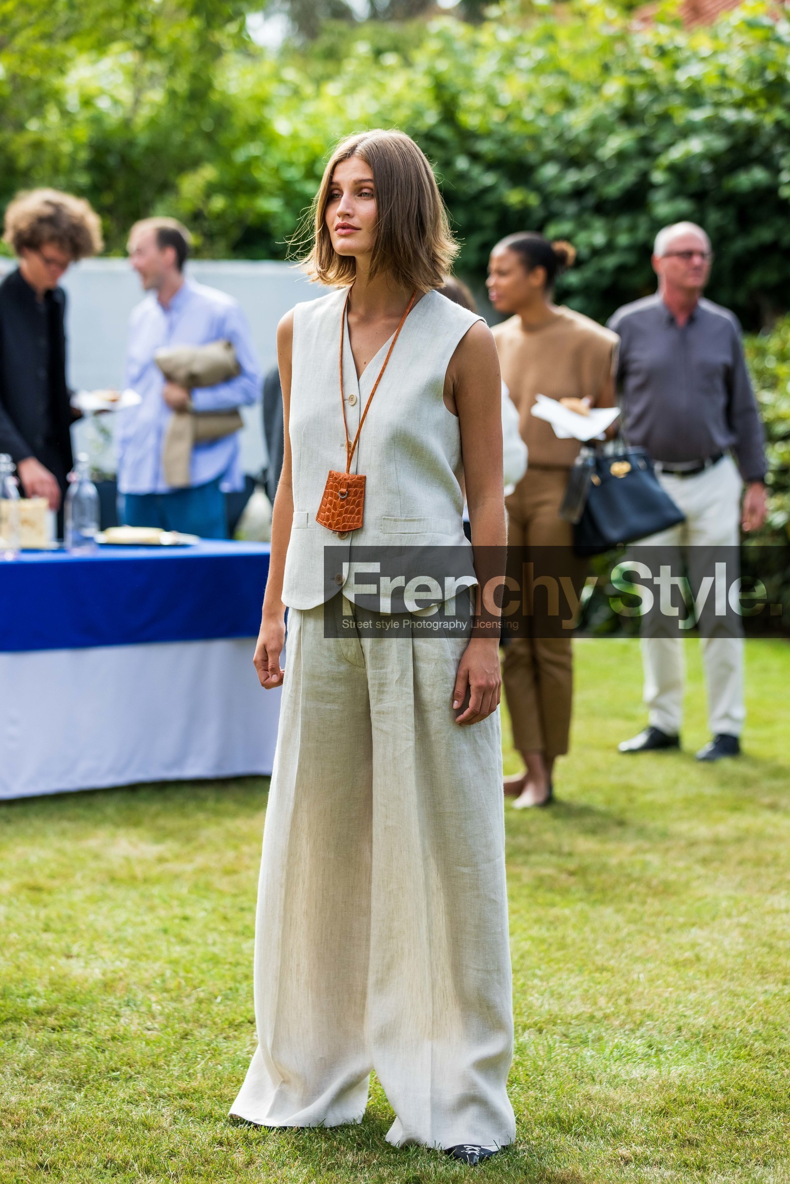beige pants, beige suit, beige waistcoat, camel card holder, card holder, croco card holder, fluid pants, large pants, linen waistcoat, linen pants, mini bag, oversized pants, pleated pants, suit, waistcoat, fashion week, frenchystyle, FW, jonathan paciullo, street style, SPRING SUMMER 2022, SS 22, COPENHAGEN, CPHFW, vertical, full length