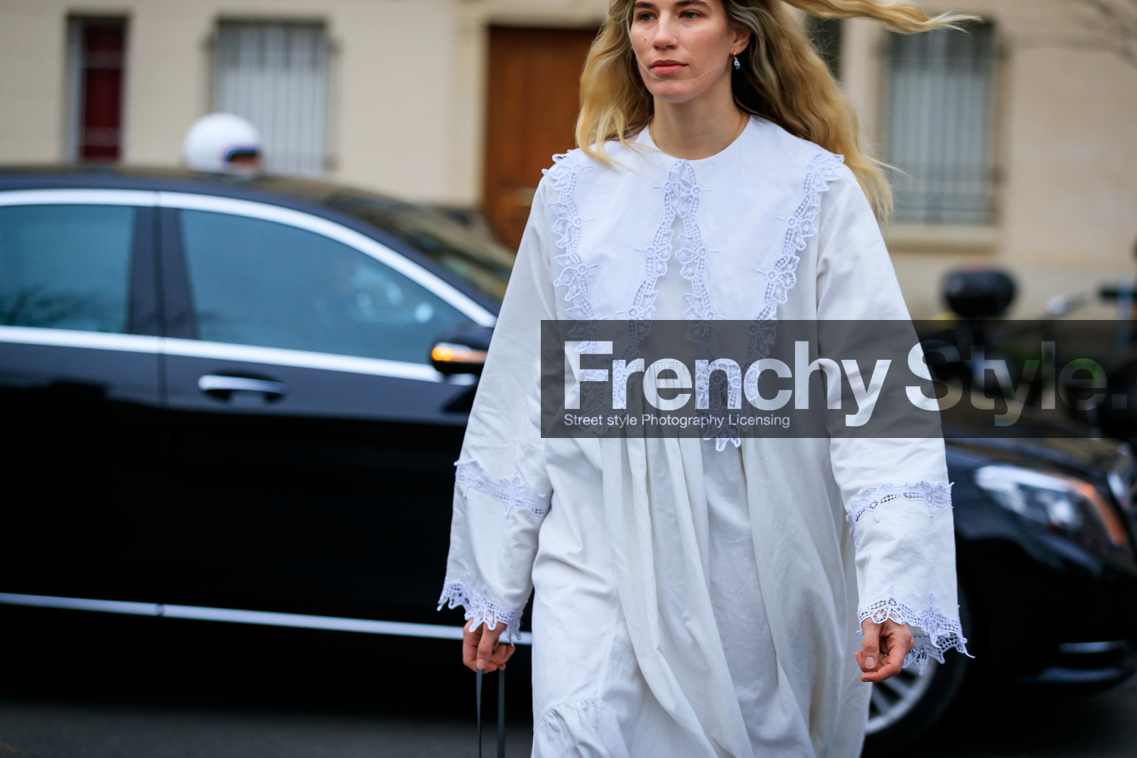 veronika heilbrunner, white dress, long dress, long sleeves dress, lace dress, big collar, loose dress, loewe dress, fashion week, frenchystyle, FW, jonathan paciullo, street style, PFW, PARIS, AUTUMN WINTER 2020-2021, FALL WINTER 2020-2021, FW 20-21, horizontal, detail, atmosphere details