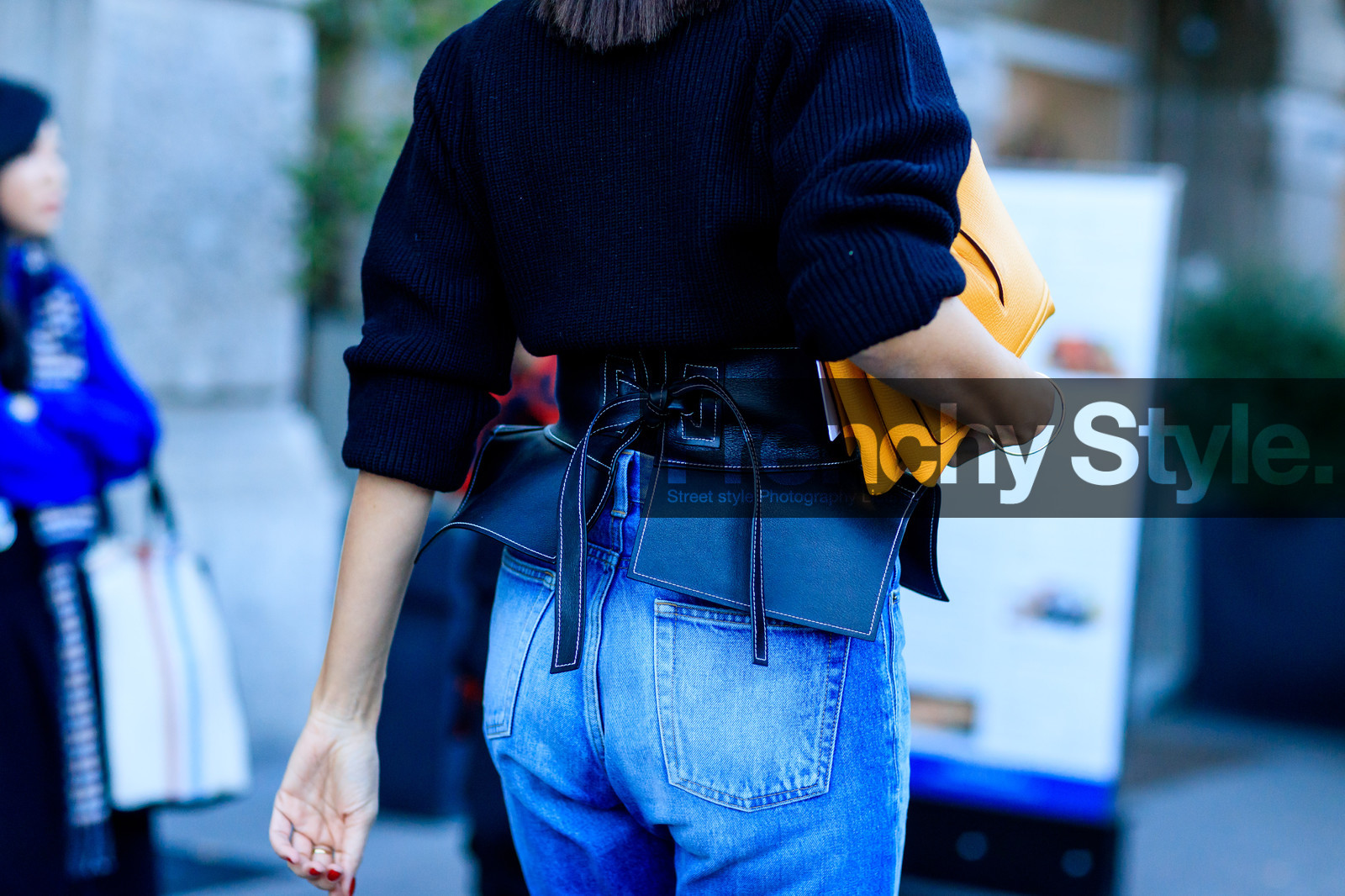 atmosphere details, AUTUMN WINTER 2017-2018, AW 17-18, back detail, black belt, black sweater, blue denim, denim pants, detail, evangelie smyrniotaki, FALL WINTER 2017-2018, fashion week, frenchystyle, FW, FW 17-18, horizontal, jeans, jonathan paciullo, leather bag, leather belt, MFW, MILAN, street style, trousers, yellow bag