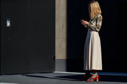 atmosphere details, beige shirt, beige skirt, fashion week, frenchystyle, full length, FW, graphic shirt, gucci, high heels, horizontal, jonathan paciullo, leather shoes, MFW, MILAN, printed shirt, printed shoes, red shoes, SPRING SUMMER 2018, SS 18, street style