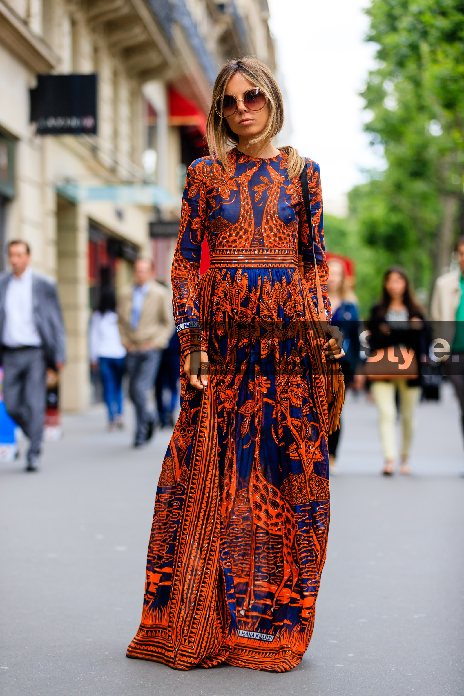 AUTUMN WINTER 2016-2017, AW 16-17, camel bag, chloe, erica pelosini, FALL WINTER 2016-2017, fashion week, frenchystyle, fringes, full length, FW, FW 16-17, HAUTE COUTURE, jonathan paciullo, leather bag, long dress, MENSWEAR, orange dress, PARIS, PFW, pompons, printed dress, psychedelic, red dress, silk dress, street style, sunglasses, vertical