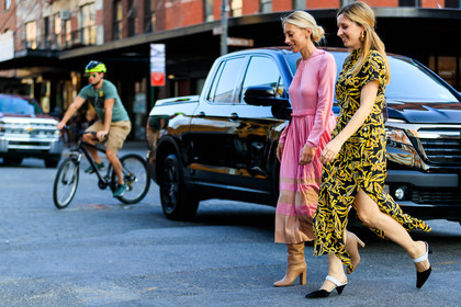 atmosphere details, beige boots, black and white shoes, black shoes, fashion week, frenchystyle, full length, FW, graphic dress, high heels, horizontal, jonathan paciullo, leather shoes, NEW YORK, NYFW, pink dress, printed dress, SPRING SUMMER 2018, SS 18, street style, yellow dress