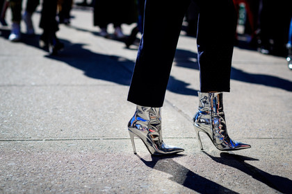 blue pants, glitter, high heels, leather shoes, shiny shoes, silver shoes, trousers, street style, jonathan paciullo, FW, frenchystyle, fashion week, NYFW, NEW YORK, AUTUMN WINTER 2018-2019, AW 18-19, FALL WINTER 2018-2019, FW 18-19, atmosphere details, horizontal, detail