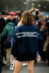 bacj details, dior, dior jacket, logo jacket, bomber jacket, dior bag, white bag, bucket bag, fashion week, frenchystyle, FW, jonathan paciullo, street style, AUTUMN WINTER 2022-2023, FALL WINTER 2022_2023, FW 22-23, PFW, PARIS, vertical, detail