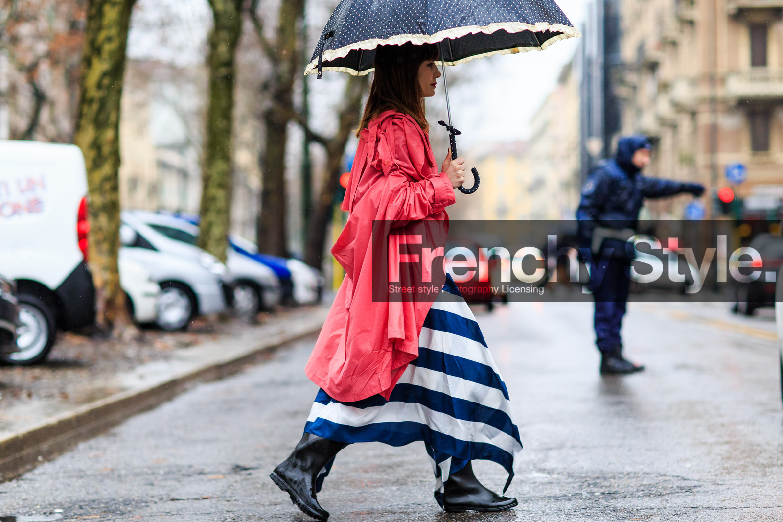 atmosphere details, AUTUMN WINTER 2016-2017, AW 16-17, black boots, FALL WINTER 2016-2017, fashion week, frenchystyle, full length, FW, FW 16-17, geometric, graphic skirt, horizontal, jonathan paciullo, LFW, LONDON, MENSWEAR, pink coat, pink jacket, rain boots, street style, striped skirt, stripes, umbrella