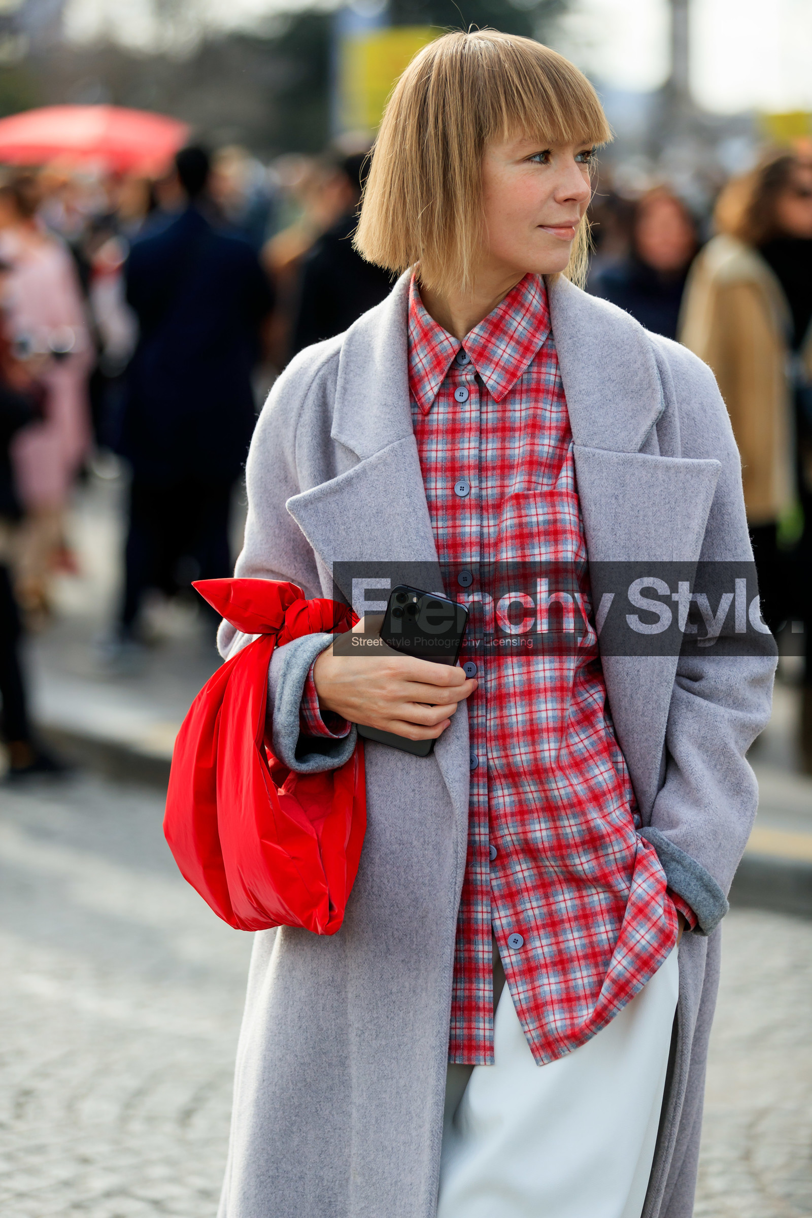 vika gazinskaya, light grey coat, light grey shirt, red shirt, red bag, round shape bag, knot details bag, checked shirt, satin bag, iphone, fashion week, frenchystyle, FW, jonathan paciullo, street style, PFW, PARIS, vertical, atmosphere details, detail