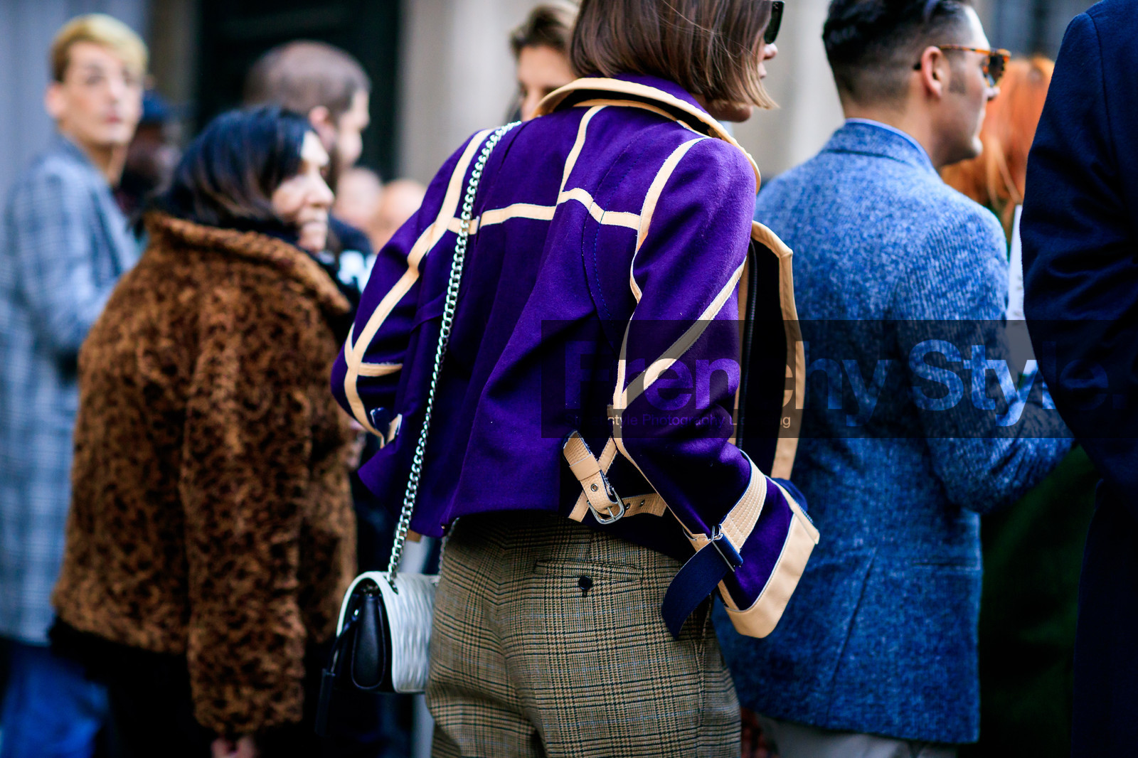 atmosphere details, AUTUMN WINTER 2017-2018, AW 17-18, back detail, beige pants, black and white bag, checked pants, detail, FALL WINTER 2017-2018, fashion week, frenchystyle, FW, FW 17-18, graphic jacket, horizontal, jonathan paciullo, leather bag, MFW, MILAN, printed jacket, purple jacket, street style, trousers