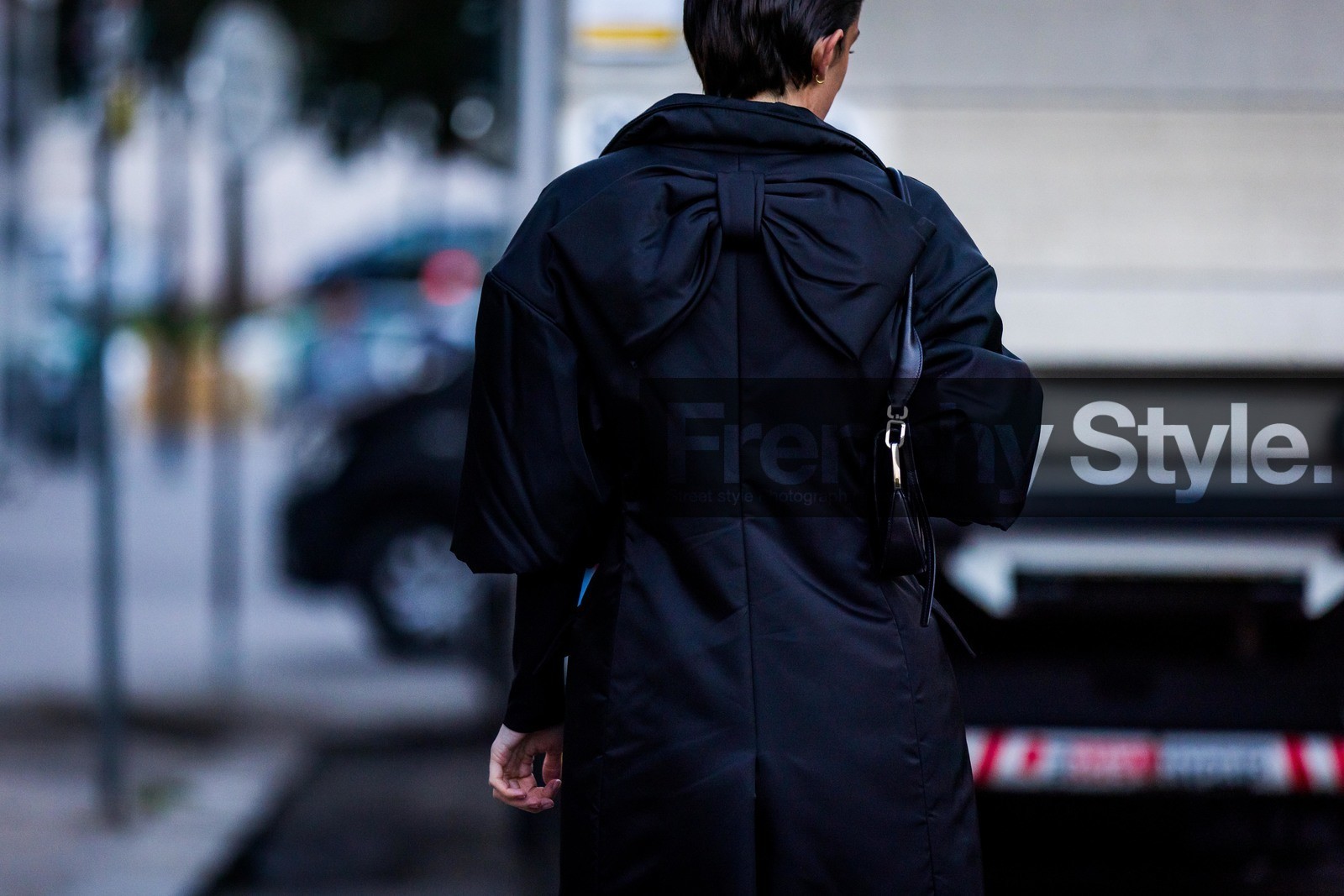 back, back detail, black bag, black coat, black monochrome, bow, coat, Elisa Paulette Vicente, monochrome, street style, jonathan paciullo, FW, frenchystyle, fashion week, PFW, PARIS, SPRING SUMMER 2022, SS 22, horizontal, atmosphere details
