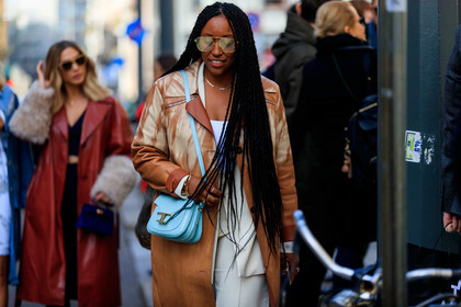 shiona turini, camel leather trench coat, camel leather jacket, tie and dye jacket, tie and dye trenchcoat, white leather jacket, white leather trenchcoat, white jacket, white pants, aviator sunglasses, metalic frame sunglasses, light blue leather bag, tods bag, crossbody bag, fashion week, frenchystyle, FW, jonathan paciullo, street style, MFW, MILAN, AUTUMN WINTER 2020-2021, FALL WINTER 2020-2021, FW 20-21, horizontal, atmosphere details, detail