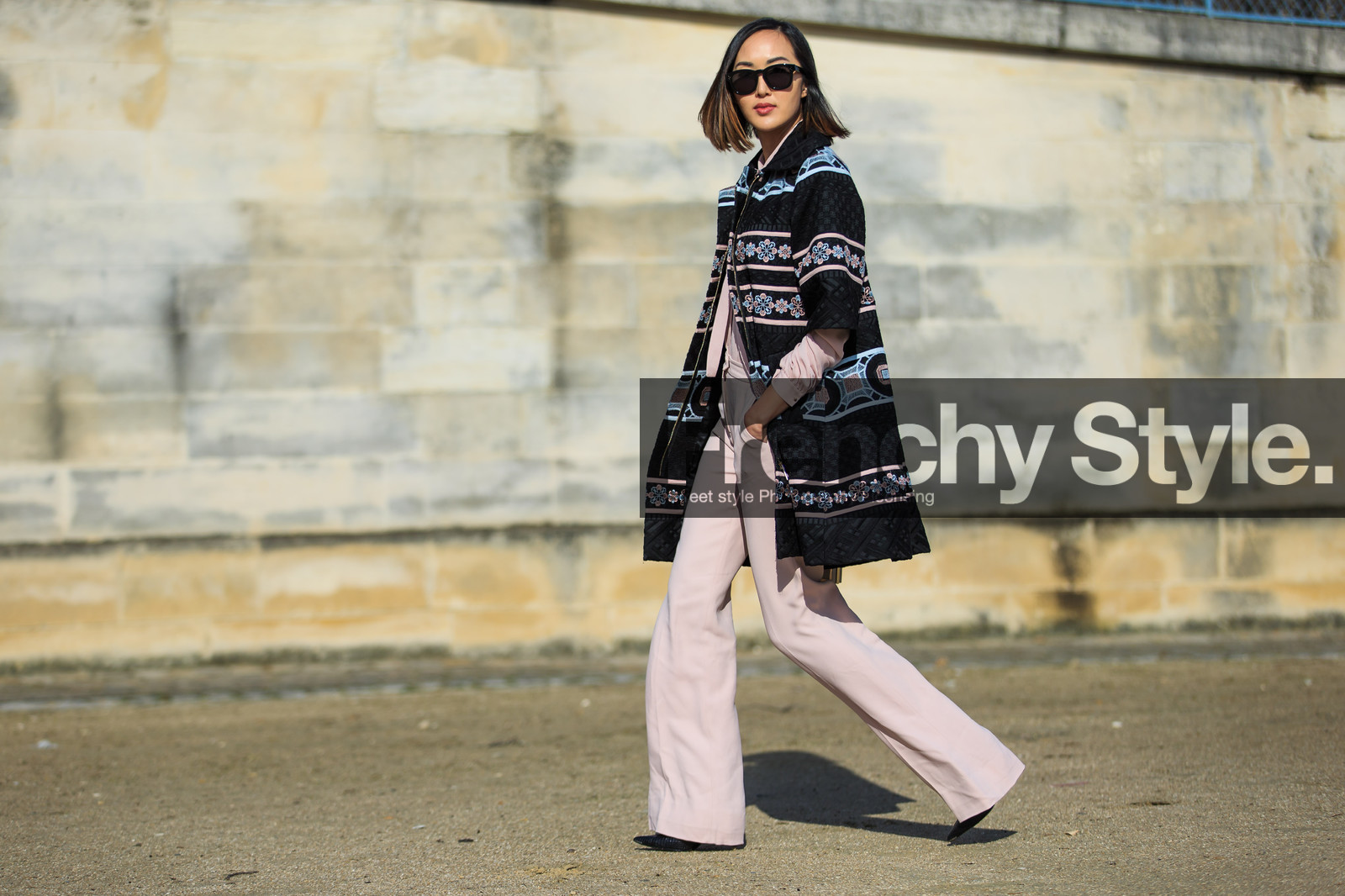 atmosphere details, AUTUMN WINTER 2016-2017, AW 16-17, beige bag, black coat, black jacket, Chriselle Lim, embroidered coat, FALL WINTER 2016-2017, fashion week, frenchystyle, full length, FW, FW 16-17, horizontal, jonathan paciullo, nude clutch, PARIS, PFW, pink pants, pink shirt, printed coat, street style, sunglasses, trousers