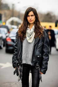 biker jacker, white foulard, biker look, leather jacker, black jacket, grey jumper, knitted jumper, leather leggins, coperni, chiara totire, street style, jonathan paciullo, FW, frenchystyle, fashion week, AUTUMN WINTER 2022-2023, FALL WINTER 2022_2023, FW 22-23, PFW, PARIS, vertical, detail