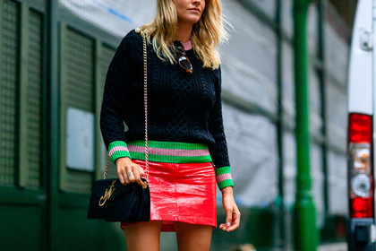 atmosphere details, black bag, black sweater, blanca miro, detail, fashion week, frenchystyle, FW, horizontal, jonathan paciullo, jw anderson, leather bag, leather skirt, LFW, LONDON, red skirt, SPRING SUMMER 2017, SS 17, street style, woman