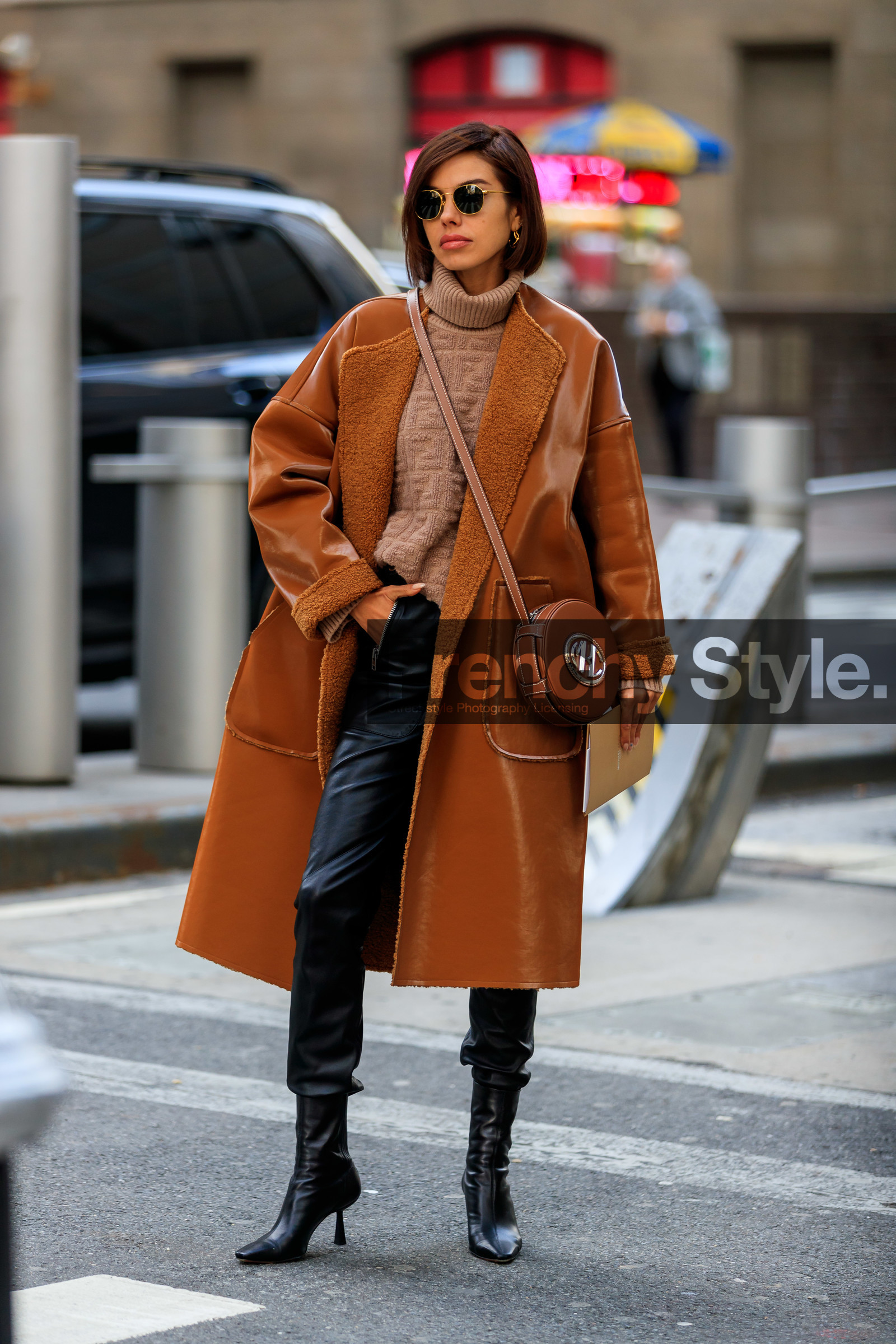 brown leather coat, fur coat, brown leather bag, crossbody bag, round shape bag, beige pullover, turtleneck pullover, monogrammed pullover, fendi pullover, black leather pants, black leather boots, high heels boots, round shape sunglasses, metalic frame sunglasses, michael kors bag, fashion week, frenchystyle, FW, jonathan paciullo, street style, NYFW, NEW YORK, AUTUMN WINTER 2020-2021, FALL WINTER 2020-2021, FW 20-21, vertical, full length