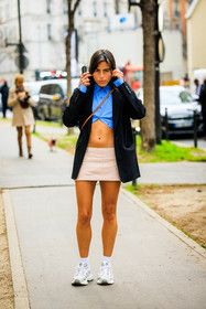 black blazer, cropped shirt, blue shirt, crossbody bag, mini bag, white sneakers, sporty look, nina urgell cloquell, street style, jonathan paciullo, FW, frenchystyle, fashion week, AUTUMN WINTER 2022-2023, FALL WINTER 2022_2023, FW 22-23, PFW, PARIS, full length, vertical