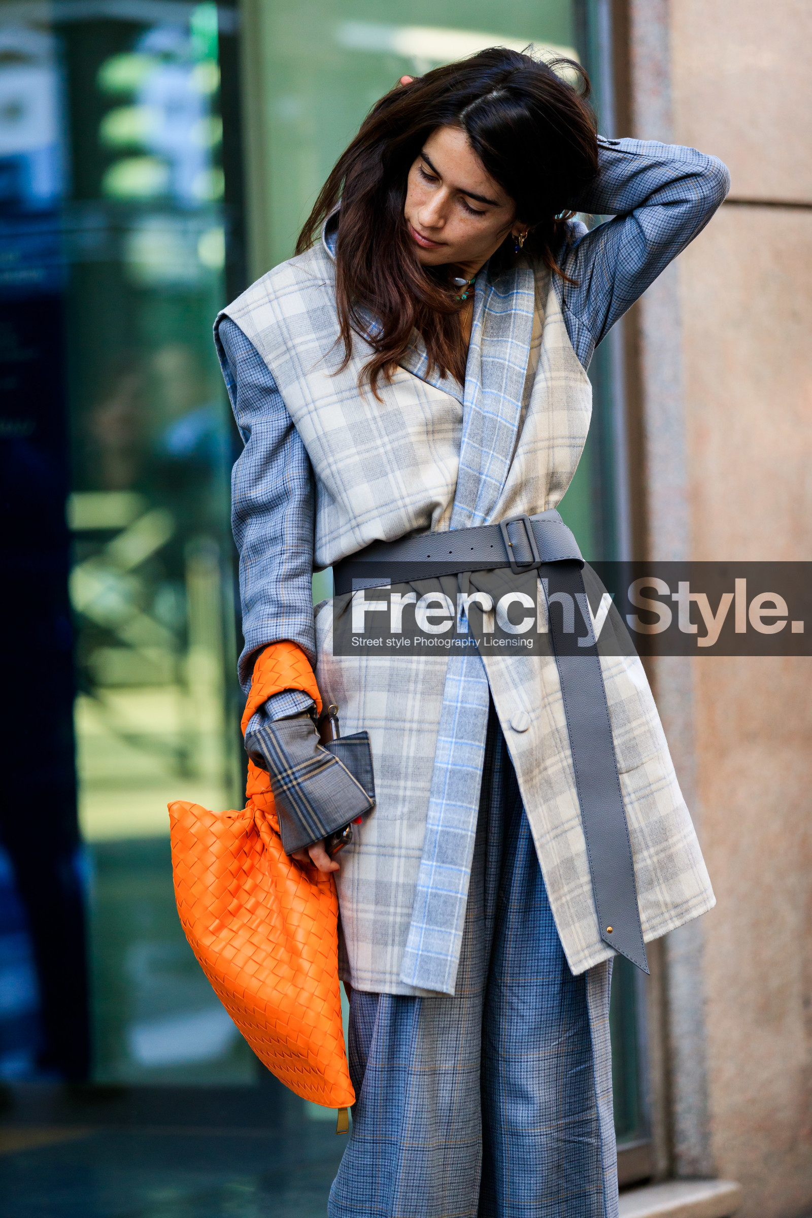 chiara totire, checked coat, checked jacket, checked shirt, checked pants, light beige coat, grey jacket, grey pants, grey belt, belted coat, sleeveless coat, orange leather bag, bottega veneta bag, plaited bag, plaited leather bag, fashion week, frenchystyle, FW, jonathan paciullo, street style, MFW, MILAN, AUTUMN WINTER 2020-2021, FALL WINTER 2020-2021, FW 20-21, vertical, atmosphere details, detail
