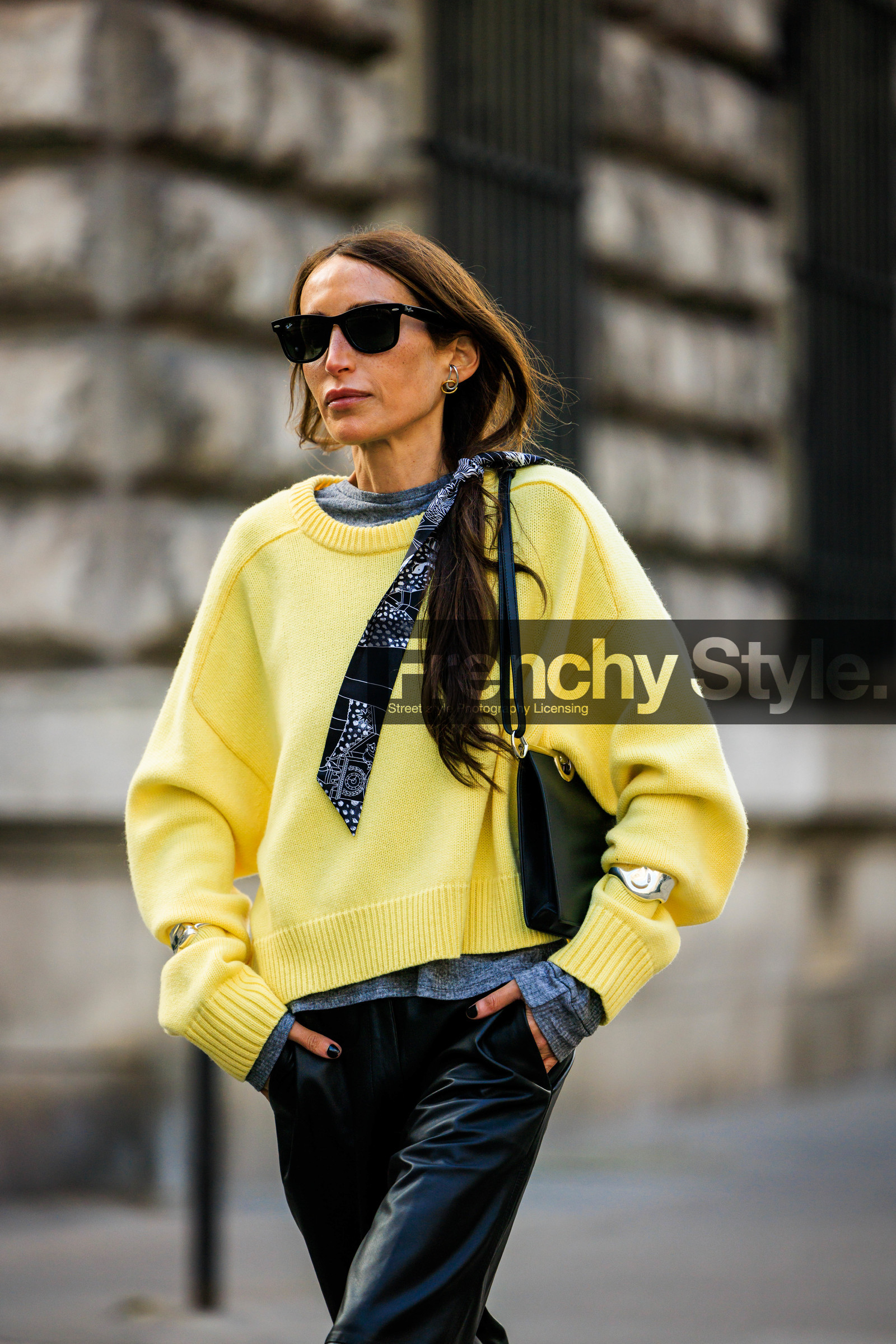 puffed jacket, grey jacket, winter jacket, orange glasses, oatmeal pants, flared pants, red handbag, prada handbag, prada nylon, chloe loulou de saison, street style, jonathan paciullo, FW, frenchystyle, fashion week, AUTUMN WINTER 2022-2023, FALL WINTER 2022_2023, FW 22-23, PFW, PARIS, vertical, detail