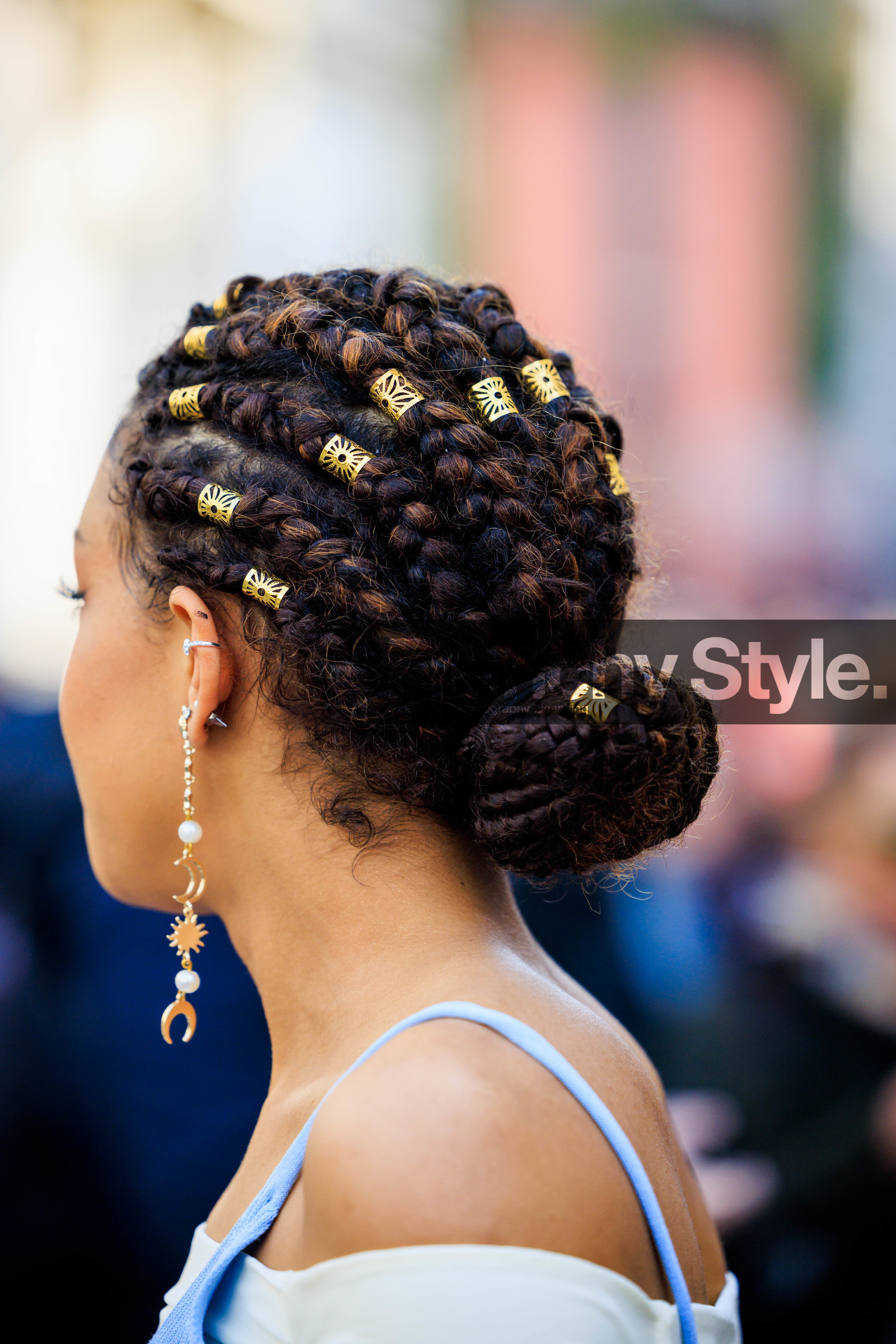 hair pins, braided hair, long earrings, details, hairstyle, street style, jonathan paciullo, FW, frenchystyle, fashion week, AUTUMN WINTER 2022-2023, FALL WINTER 2022_2023, FW 22-23, PFW, PARIS, vertical, detail